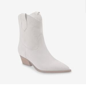 Marc Fisher Light Beige Heeled Western Boots